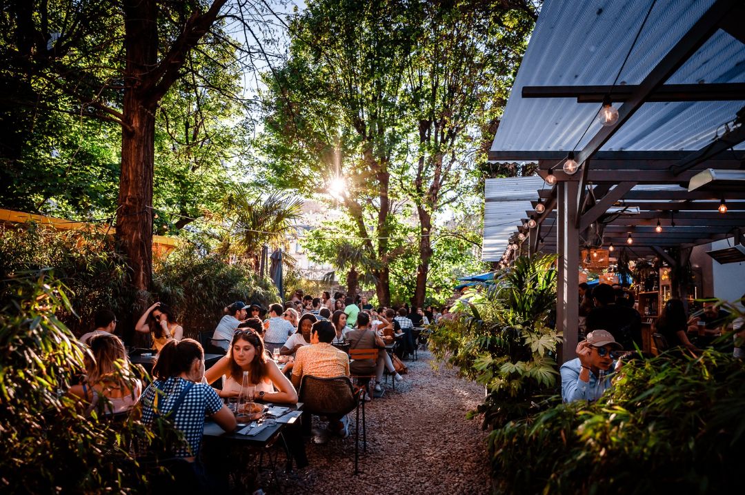 Cafe culture. April verdant Restaurant open Air Terrasse.