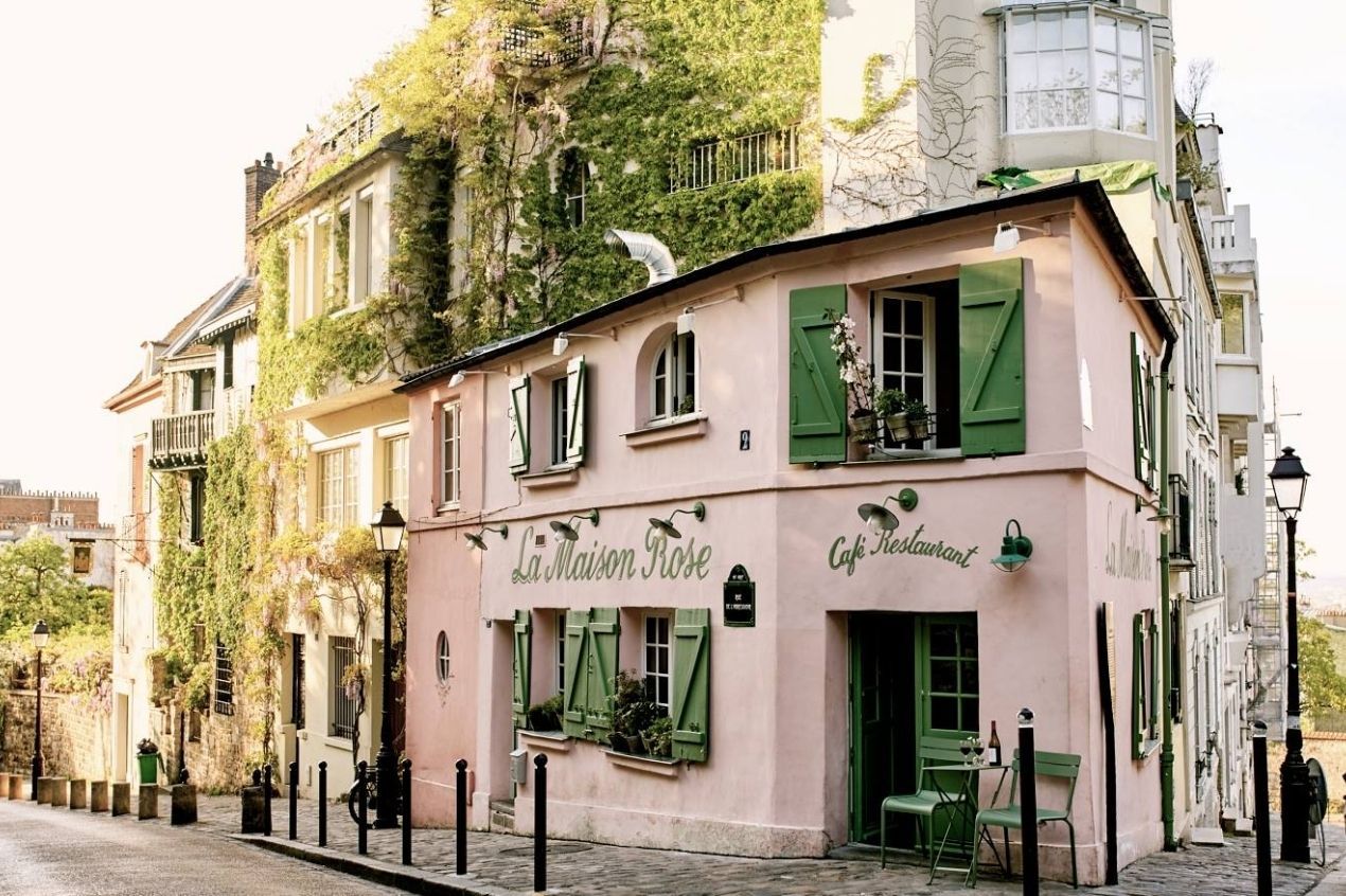 Photo for: Must Dine Destinations in Paris for a Film Buff