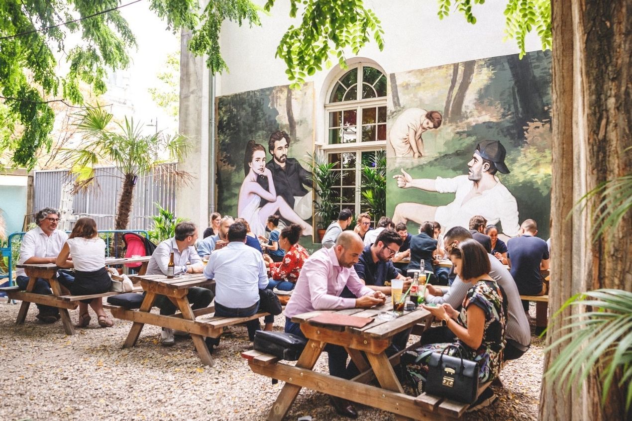 Outdoor Dining in Paris